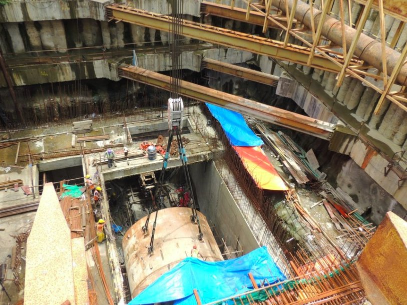 Demag AC 1000-9 lifts 100-tonne tunnel-boring machine in Mumbai